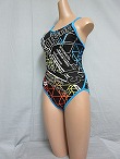 女子更衣室−女子学生のロッカー−使用済衣類−通信販売